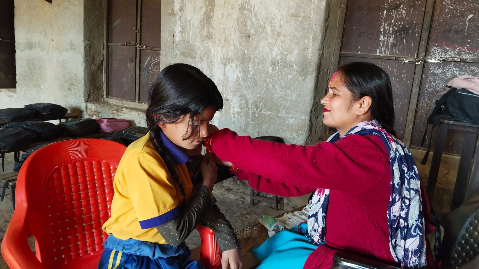 एक दिनमै  पूर्विचाैकीका ११६ छात्रा तथा किशोरीले लगाए एच.पि.भि खोप